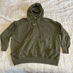 Nike Men's Green Hoodie